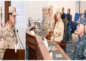 وزير الدفاع يلتقى مقاتلى القوات البحرية والمنطقة الشمالية العسكرية ويشاركهم تناول وجبة الإفطار