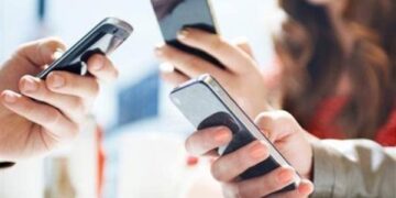 مد إعفاء هواتف المصريين في الخارج من الجمارك من 90 إلى 120 يوما