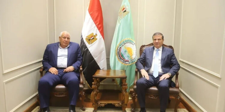 وزير الزراعة ومحافظ مطروح يبحثان تعزيز التنمية الزراعية والإنتاج الحيواني بالمحافظة