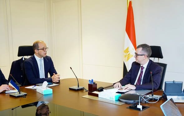 وزير التخطيط يبحث مع المدير الإقليمي لـ”الإيفاد” توسيع برامج الشراكة وتعزيز الأمن الغذائي