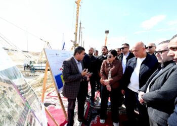 وزيرة الإسكان تتفقد المشروعات الجاري تنفيذها وأعمال التطوير بقرى مارينا