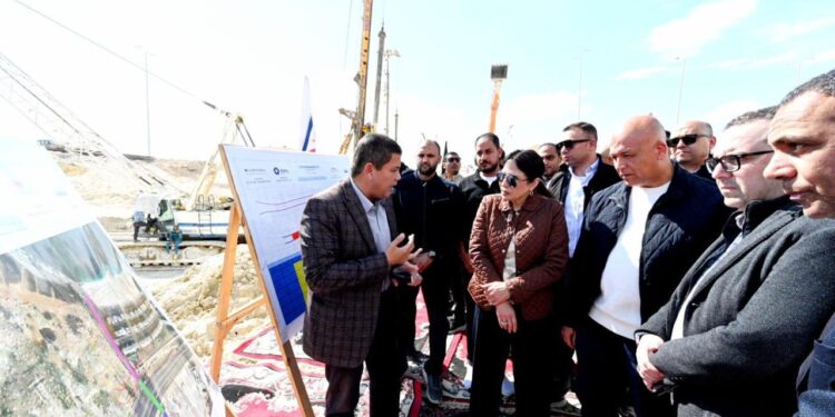 وزيرة الإسكان تتفقد المشروعات الجاري تنفيذها وأعمال التطوير بقرى مارينا