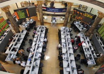 مؤشر البورصة الرئيسي يتراجع بمستهل تعاملات الإثنين وتباين أداء باقي المؤشرات