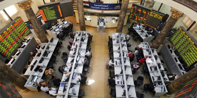 مؤشر البورصة الرئيسي يتراجع بمستهل تعاملات الإثنين وتباين أداء باقي المؤشرات