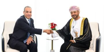 وزير الخارجية يبحث مع نظيره العُماني تطورات التصعيد العسكري ويؤكد تضامن مصر مع دول الخليج