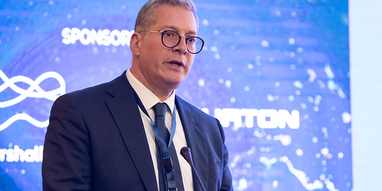 وزير البترول يؤكد الالتزام بزيادة الإنتاج وتعزيز الشراكات وجذب الاستثمارات