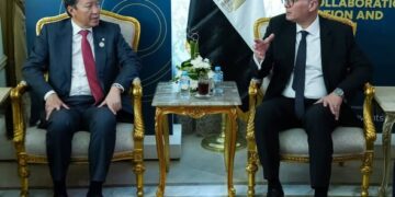 وزير البترول يبحث خطط بي بي الإنجليزية للتوسع في مصر