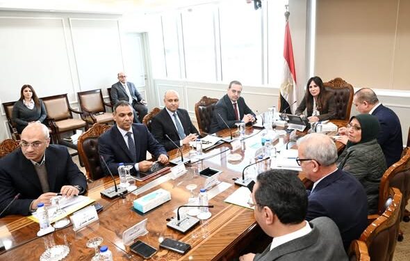 وزيرة الإسكان تتابع موقف تنفيذ مشروعات تطوير “مثلث ماسبيرو” و”سور مجرى العيون”