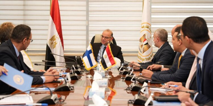 وزير الاستثمار يلتقي سفيرة فنلندا بالقاهرة لبحث سبل تعزيز التعاون الاقتصادي والاستثماري بين البلدين