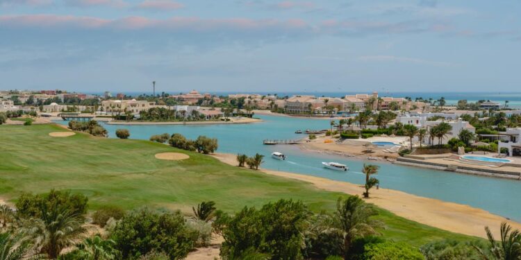 بإيرادات 19.8 مليار جنيه.. الجونة تحقق نموًا قياسيًا في الإيرادات والمبيعات العقارية خلال 2025