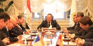 وزير التعليم العالي والسفير الفرنسي يبحثان تطورات إنشاء الحرم الجامعي الجديد للجامعة الفرنسية