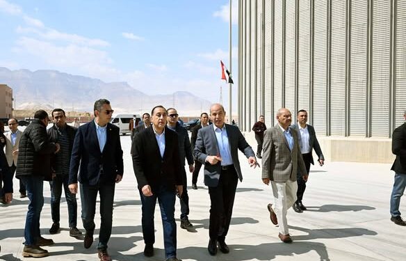 رئيس الوزراء يتفقد صومعة عتاقة بالسويس للاطمئنان على كفاءة منظومة تخزين القمح وتعزيز المخزون الاستراتيجي من السلع الأساسية