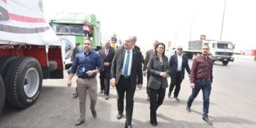 وزير التموين: 130 طنًا من المساعدات الإنسانية يتم نقلها عبر 22 شاحنة لدعم الأشقاء الفلسطينيين