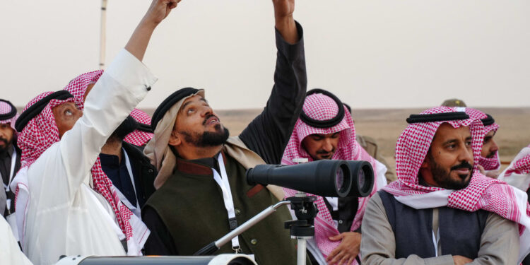 السعودية تحدد موعد تحرى هلال شوال وبداية عيد الفطر