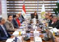 وزيرة التنمية المحلية والبيئة تتابع مع قيادات الوزارة الموقف التنفيذي لعدد من الملفات البيئية والتنموية بالمحافظات