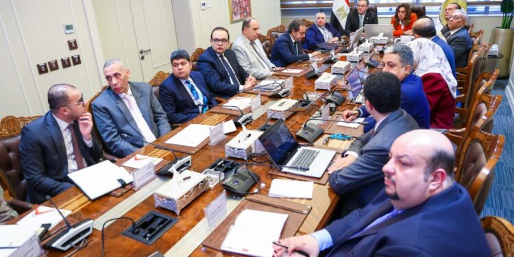 وزيرة التنمية المحلية ورئيس الجهاز المركزي للتنظيم والإدارة يوافقان على الهيكل التنظيمي المحدث للوزارة