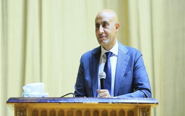 وزير التعليم يوجه باستكمال اليوم الدراسي للطلاب المتواجدين بالمدارس في القاهرة والجيزة والقليوبية