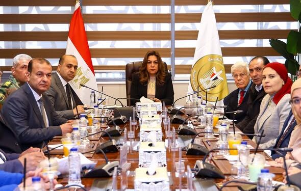 وزيرة التنمية المحلية والبيئة تترأس الاجتماع الخامس لمجلس إدارة جهاز تنظيم المخلفات