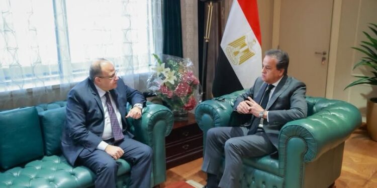 وزير الصحة يبحث مع رئيس هيئة الدواء توافر الأدوية والمستلزمات وملفات التتبع والتوطين