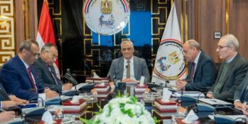 وزير الدولة للإنتاج الحربي يجتمع مع رؤساء مجالس إدارات الشركات المنتجة للذخائر