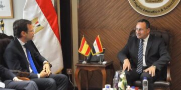 وزير التعليم العالي يبحث سبل تعزيز التعاون مع سفير مملكة إسبانيا ووفد جامعة IE الإسبانية