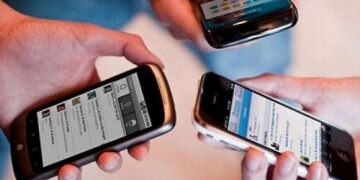 العيدية «أونلاين».. أسهل طريقة لإرسال الأموال للأهل والأصدقاء عبر تطبيقات البنوك