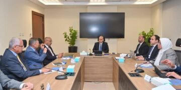 وزير الاستثمار يجتمع بمسئولي شركات السكر لبحث وضع السوق.. وآليات لتعزيز الاستثمارات وتنظيم التجارة