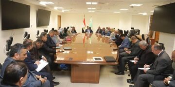 وزير الزراعة يجتمع مع قيادات الطب البيطري بالمحافظات.. ويؤكد: الطبيب البيطري خط الدفاع الأول