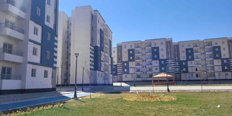 حملات مكثفة بعددٍ من المدن الجديدة لضبط وإزالة المخالفات ومنع الظواهر العشوائية 