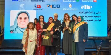 بنك قناة السويس يرعى احتفالية النقابة العامة للعاملين بالبنوك والتأمينات لتكريم الأمهات المثاليات