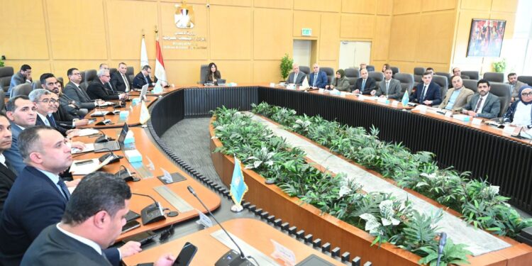 وزيرة الإسكان تعقد اجتماعًا موسعًا لمتابعة الموقف التنفيذي لمشروعات الإسكان التي تنفذها مختلف جهات الوزارة