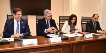 وزير السياحة والآثار يشارك في اجتماع لجنة السياحة والطيران بمجلس النواب