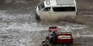 وزير الصحة يتلقى تقريراً من هيئة الإسعاف وإدارة الأزمات بشأن متابعة حالة الطقس السيئ