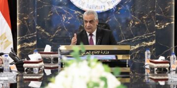 وزير الدولة للإنتاج الحربي يتابع سير العمل بالجهات التابعة