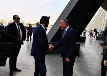 رئيس مجموعة البنك الدولي وحرمه يزوران المتحف المصري الكبير