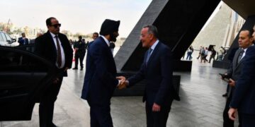 رئيس مجموعة البنك الدولي وحرمه يزوران المتحف المصري الكبير