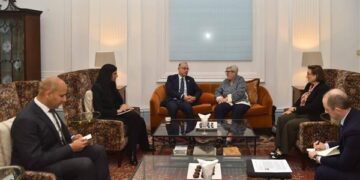 وزير الاستثمار يبحث مع الممثلة الخاصة للمملكة المتحدة لشؤون المناخ تعزيز الاستثمارات الخضراء