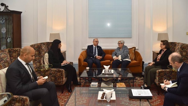 وزير الاستثمار يبحث مع الممثلة الخاصة للمملكة المتحدة لشؤون المناخ تعزيز الاستثمارات الخضراء