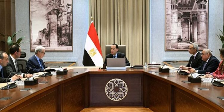 رئيس الوزراء يتابع تنفيذ عدد من الملفات الاقتصادية ذات الأولوية