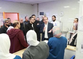 نائب وزير الصحة  يجري جولة تفقدية مفاجئة لمستشفى السلام التخصصي ومركز طب أسرة «أهالينا»