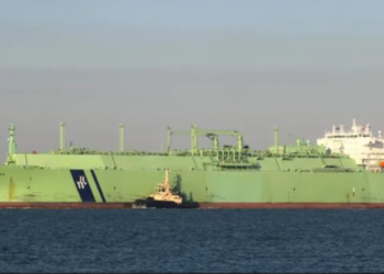 وزارة البترول تنفي أي صلة لمصر بناقلة الغاز التي تعرضت لحادث قبالة السواحل الليبية