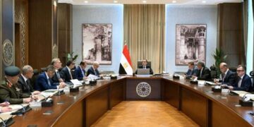 رئيس الوزراء يترأس اجتماع لجنة إدارة الأزمات المركزية