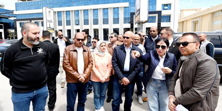 وزيرة الإسكان تتابع تطوير المحور المركزي الموازي وتؤكد الالتزام بالجداول الزمنية ومعايير الجودة