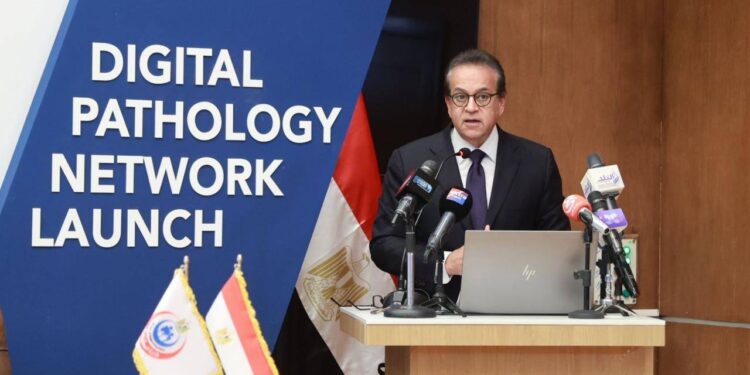 وزير الصحة يبحث إدخال الروبوتات الجراحية والذكاء الاصطناعي في جراحات العظام