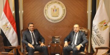 وزير التعليم العالي ومحافظ البحر الأحمر يبحثان تعزيز التعاون بين الجامعات والمحافظة في المجالات الصحية والتنموية