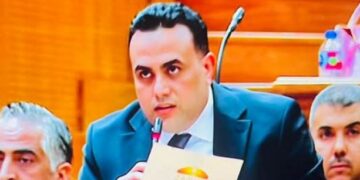 عضو مجلس النواب يفتح النار علي رئيس الشركة القابضة للكهرباء بسبب قرار إلغاء الاجازات للعاملين بالخارج