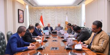 وزير العمل يلتقي الرئيس التنفيذي لجهاز تنمية المشروعات المتوسطة والصغيرة ومتناهية الصغر