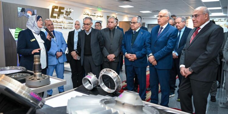 رئيس الهيئة العربية للتصنيع ووزير الموارد المائية والري يتفقدان مركز التصنيع الرقمي بمصنع المحركات التابع للهيئة العربية للتصنيع