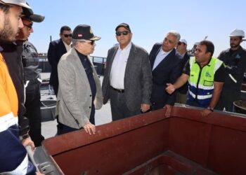 «ربيع» يتفقد شركة ترسانة جنوب البحر الأحمر للوقوف على مستجدات أعمال بناء القاطرات البحرية وسفن الصيد
