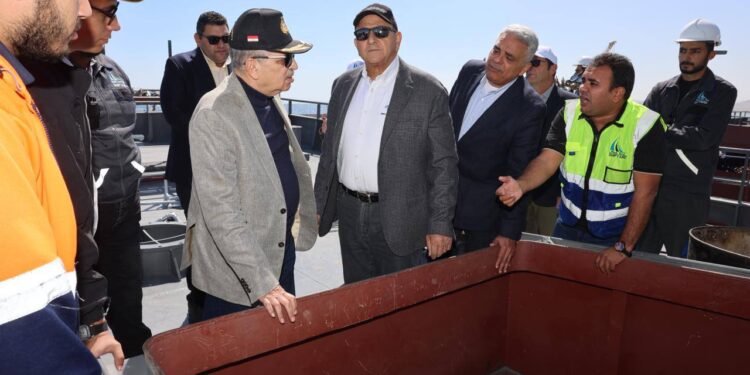 «ربيع» يتفقد شركة ترسانة جنوب البحر الأحمر للوقوف على مستجدات أعمال بناء القاطرات البحرية وسفن الصيد